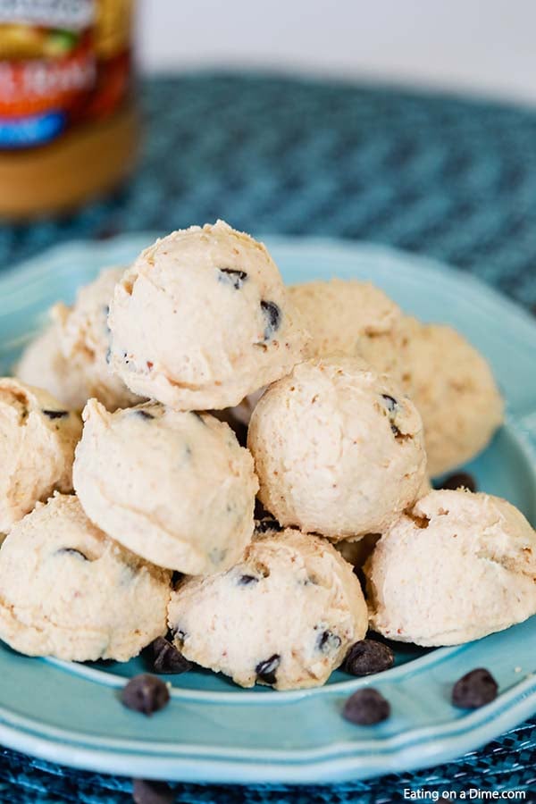 Enjoy Keto Cookie Dough Fat Bomb recipe without any guilt. Try a keto friendly chocolate chip cookie dough fat bomb when you have a sweet tooth craving. 