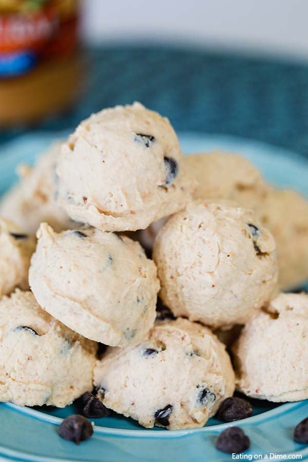 Enjoy Keto Cookie Dough Fat Bomb recipe without any guilt. Try a keto friendly chocolate chip cookie dough fat bomb when you have a sweet tooth craving. 