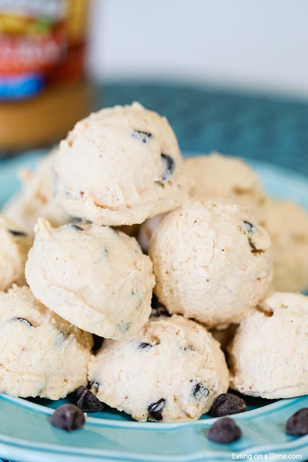 Enjoy Keto Cookie Dough Fat Bomb recipe without any guilt. Try a keto friendly chocolate chip cookie dough fat bomb when you have a sweet tooth craving. 