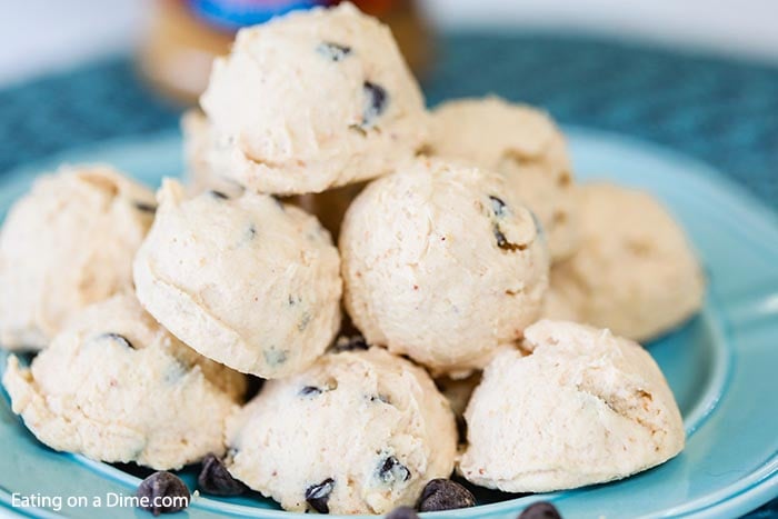 Enjoy Keto Cookie Dough Fat Bomb recipe without any guilt. Try a keto friendly chocolate chip cookie dough fat bomb when you have a sweet tooth craving. 