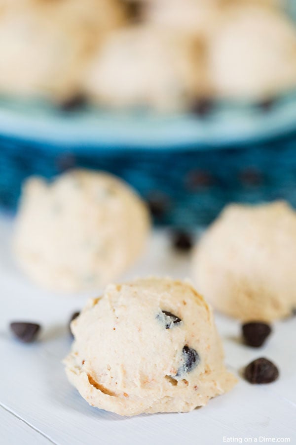 Enjoy Keto Cookie Dough Fat Bomb recipe without any guilt. Try a keto friendly chocolate chip cookie dough fat bomb when you have a sweet tooth craving. 
