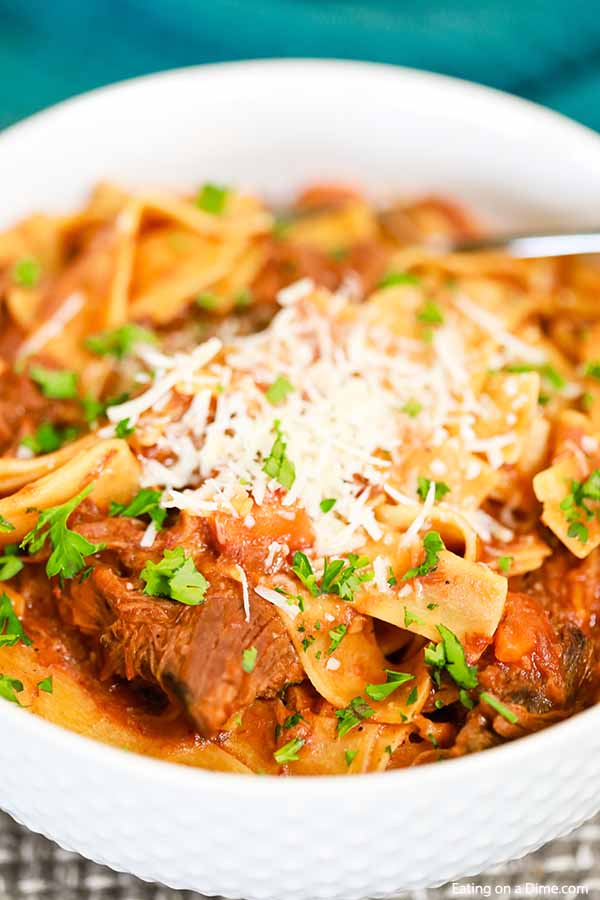 Crock Pot Beef Ragu Recipe has everything you need for a great dinner. This dish is loaded with lots of beef, tomatoes, pasta and more for the best meal.