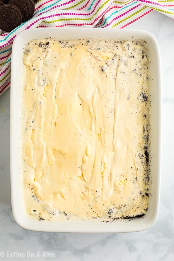3 ingredients is all you need for this quick and easy Cookies and Cream Ice cream Cake recipe. Learn how to make this Easy Homemade Oreo Ice cream cake recipe today! You are going to love this easy DIY ice cream cake. #eatingonadime #easydessertrecipes #icecreamcake 