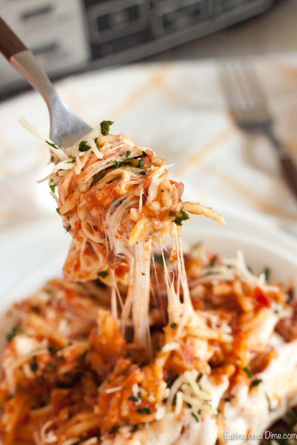 Crock pot Spaghetti Casserole Recipe is the best one pot meal for a great dinner any day of the week. Each bite is cheesy and yummy. Clean up is easy too.