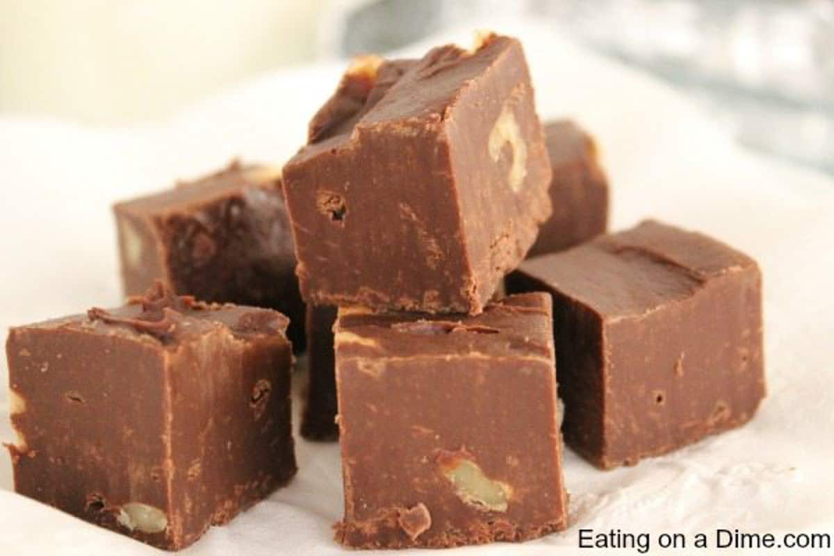 Here is the best microwave fudge recipe. This easy 3 ingredient fudge is so easy. Learn how to make fudge in the microwave. 