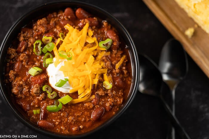 This quick chili recipe is ready in less than 30 minutes. This is the best quick stovetop and easy chili recipe. You'll love this classic easy one pot beef chili recipe. This quick and easy chili recipe is fast to make is a simple, healthy, one pot recipe that is the best and super fast to make! You’ll be surprised how good this quick chili recipe easy is to make! #eatingonadime #onepotrecipes #stovetoprecipes #chilirecipes #dinnerrecipes 