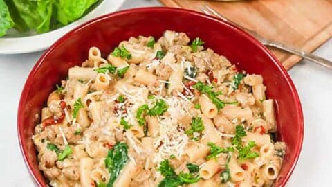 This quick and easy sausage spinach florentine recipe can be created in under 20 minutes. You'll love this easy skillet recipe. The sauce on this pasta recipe is delicious and easy to create. This recipe is perfect for those busy weeknights! #eatingonadime #skilletrecipes #dinnerrecipes