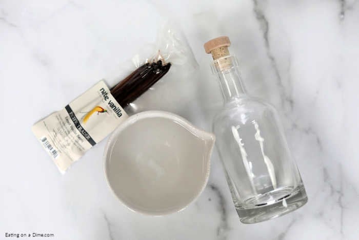 Learn how to make vanilla extract at home with vodka. Homemade DIY vanilla extract only takes 2 ingredients and 4 steps. It's easy to make and tastes amazing! #eatingonadime #DIYvanillaextract #homemadevanillaextract 