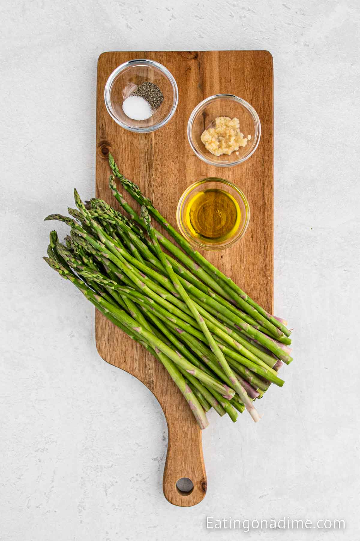 Oven Roasted Asparagus ingredients - asparagus, olive oil, garlic, salt and pepper