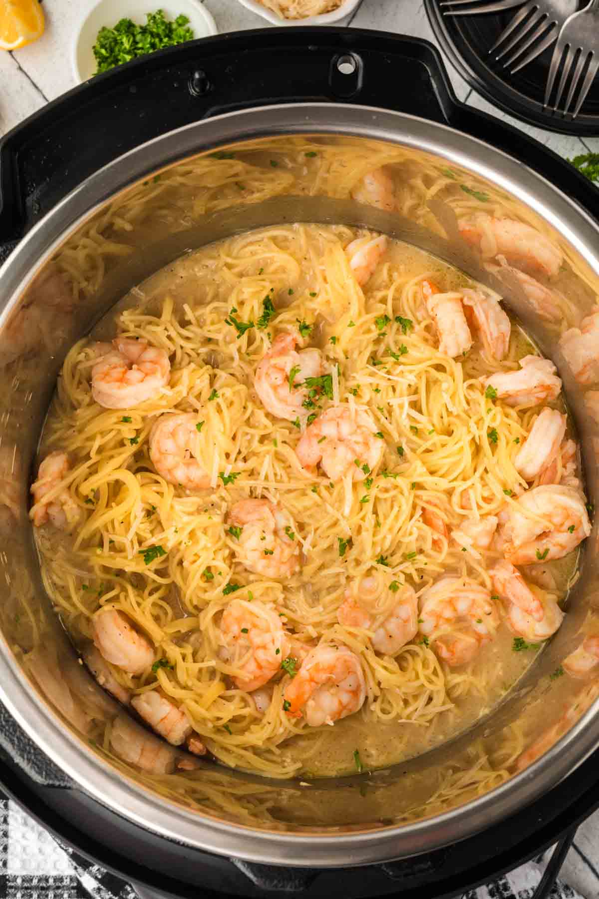 Shrimp scampi with noodles in the instant pot