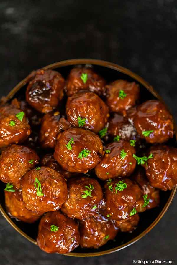Crockpot BBQ Meatballs has just 4 ingredients and the slow cooker makes it super easy. Enjoy an easy dinner when you make slow cooker bbq meatballs. 