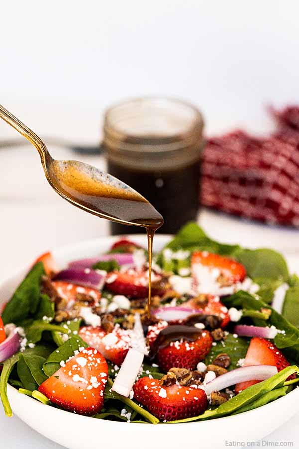 Make this tasty Balsamic vinaigrette dressing recipe in minutes with just a few simple ingredients. Homemade balsamic vinaigrette recipe is better than store bought and so easy. Save money with this balsamic vinaigrette dressing. Try balsamic vinaigrette. #eatingonadime #balsamicvinaigrette