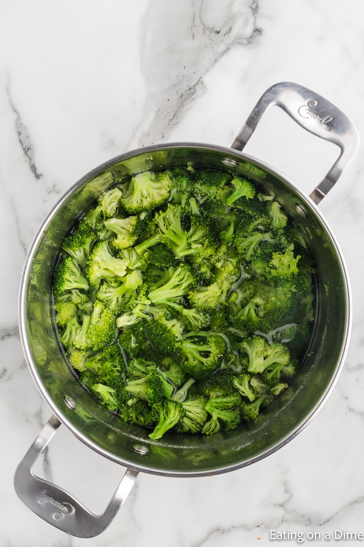 Cooking broccoli in a large pot