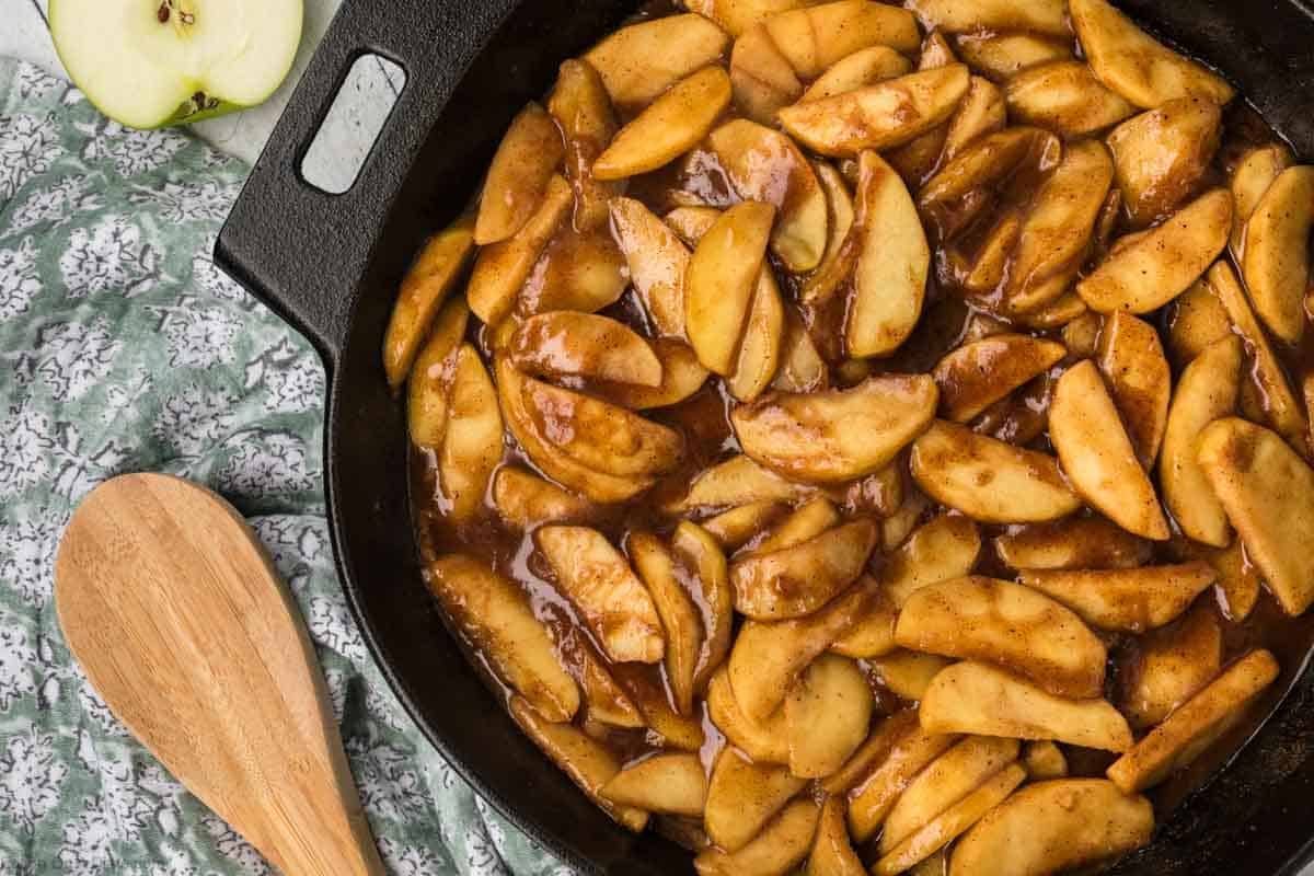 Slice fried apples in a cast iron skillet.