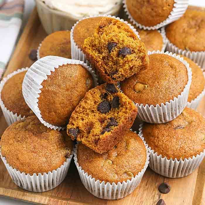 Make this easy and delicious recipe for Pumpkin chocolate chip muffins. Each bite has tons of pumpkin flavor with chocolate for the best recipe that is so moist. Learn how to make chocolate chip pumpkin muffins from scratch. #eatingonadime #pumpkinmuffins #homemade #diy 
