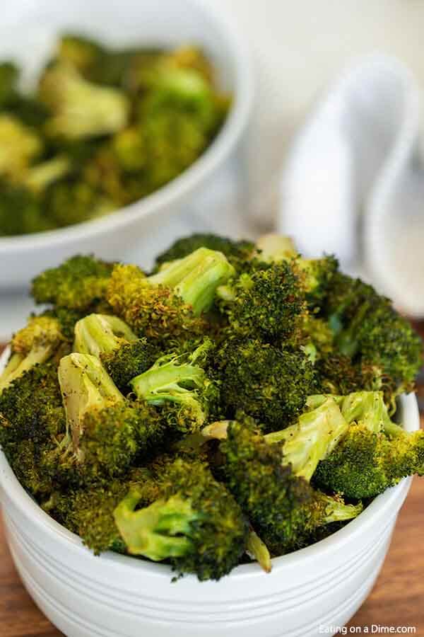 Try this recipe for air fryer broccoli in minutes. Each bite is crispy and tasty with amazing garlic flavor for the best side dish. Try this healthy and keto recipe for fresh broccoli. #eatingonadime #airfryerbroccoli #recipesfresh