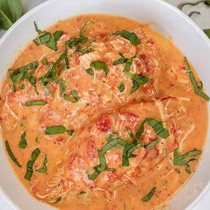 Slow cooker tomato basil chicken recipe is so creamy with the best tomato sauce. The crock pot makes it easy. Crock Pot Tomato Basil Chicken is great with rice or pasta. Everyone will go crazy over Slow Cooker Tomato Basil Chicken recipe. #eatingonadime #tomatobasilchicken #slowcooker #slowcookercreamy