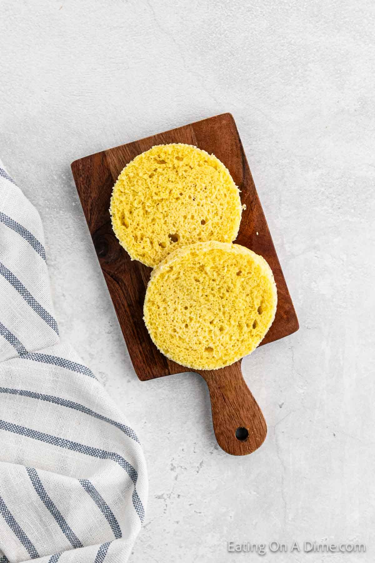 Sliced round bread on a cutting board