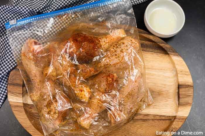 Enjoy flavorful baked chicken legs recipe in minutes thanks to this easy dinner idea. The entire family will enjoy this easy and healthy crispy baked chicken. Learn how to make the best crispy chicken in the oven. Enjoy juicy chicken once you find out what temp to bake this simple recipe. #eatingonadime #bakedchickendrumsticks #Intheovencrispy #IntheovenSimple #howlongto #recipes #OvenEasy #RecipesOven #easycrispy 