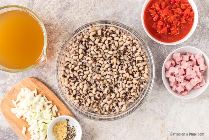 ingredients needed - black-eyed peas, chicken broth, diced tomatoes, diced ham, onion, minced garlic, pepper