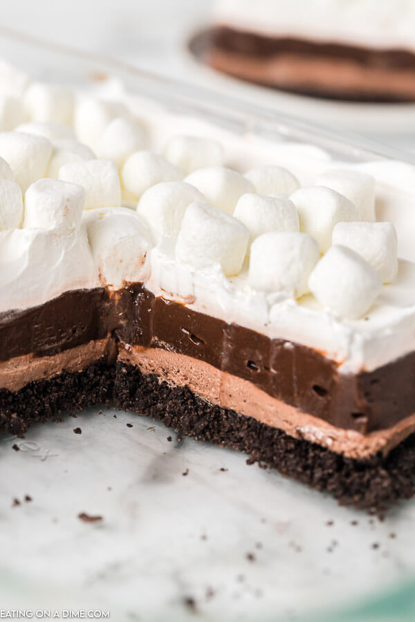 Layers of creamy chocolate mouse, Oreo crust, marshmallows and more combine for the best hot chocolate lasagna recipe. Hot chocolate lasagna dessert is so easy and the best recipe. Learn how to make this easy no bake chocolate lasagna. Everyone will love this simple ice box cake. #eatingonadime #hotchocolatelasagna #EasyDesserts