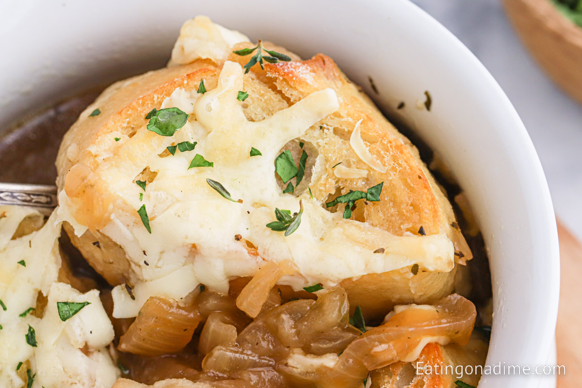 Close up image French Onion Soup in a bowl