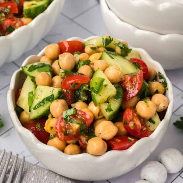 35 Easy Potluck Salads To Feed A Crowd 35-easy-potluck-salads-to-feed-a-crowd