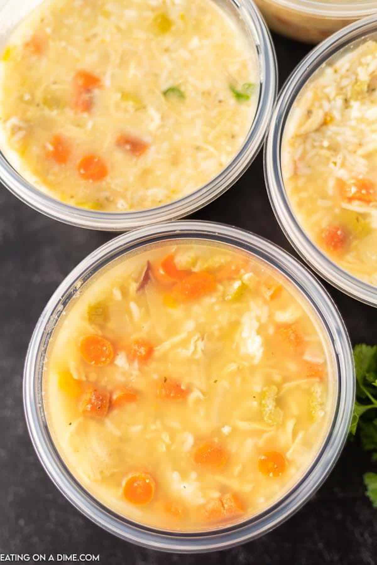 Learn how to freeze soup and stews to help you save time and money. You are going to love how to freeze soup portions to make an easy freezer meal that you can heat up in no time for your family. Check out all the tips to freeze soup individually and this tips works for beans too! #eatingonadime #howtofreezesoup #freezertips