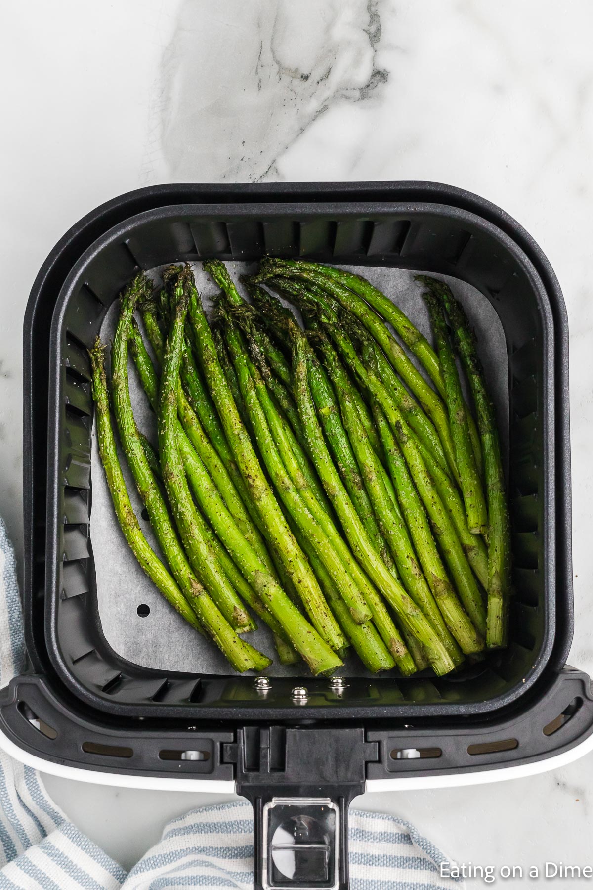 Cooked asparagus in the air fryer