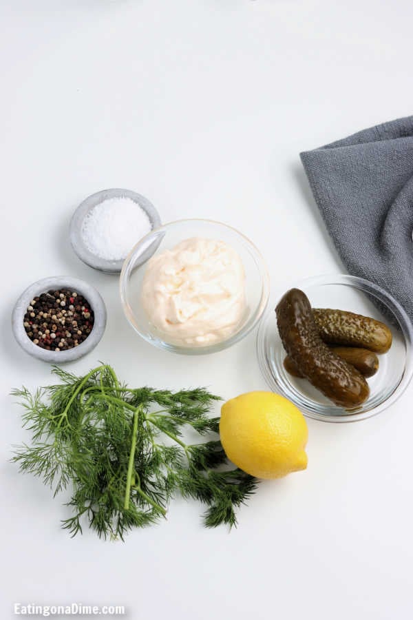 Overview of the ingredients needed to make tartar sauce. 