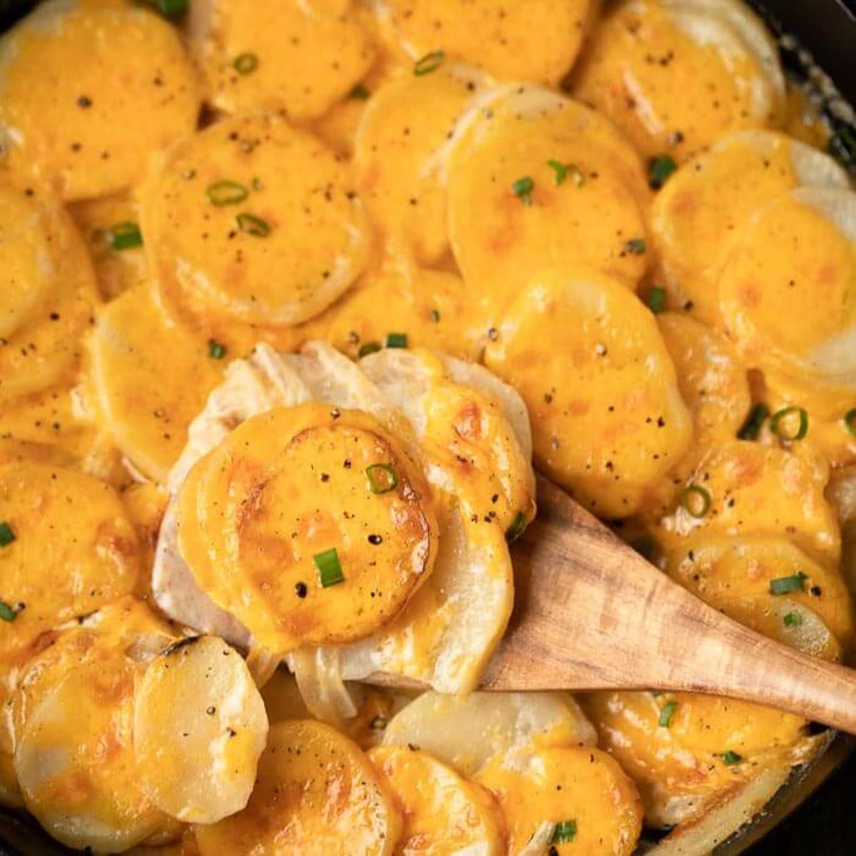 Overview of Easy Scalloped Potatoes in a Skillet