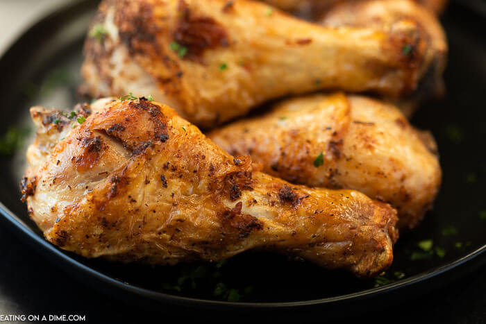 closeup picture of a plate of chicken drumsticks.