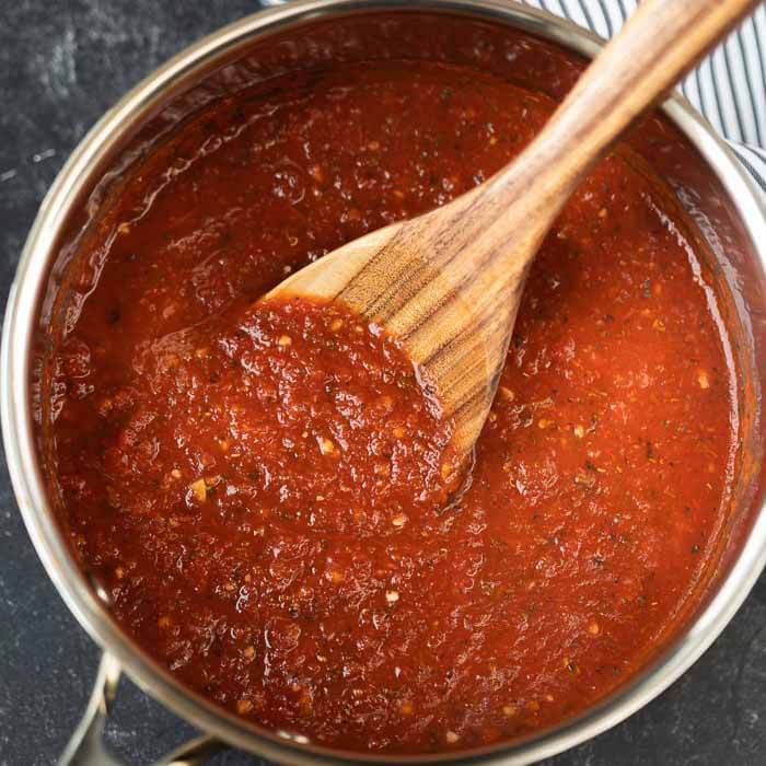 Homemade marinara sauce recipe - ready in minutes!