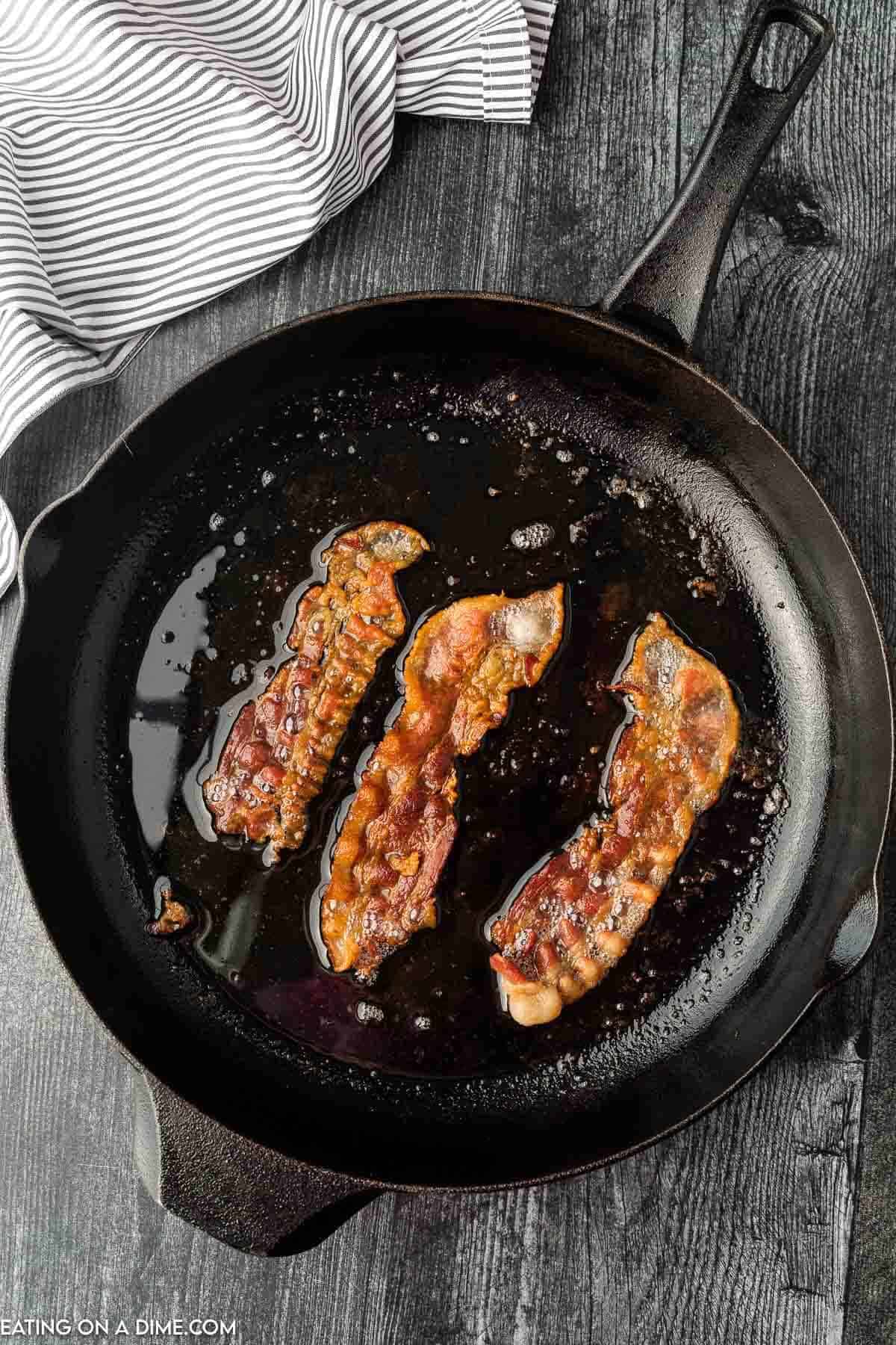 Cooking bacon in a cast iron skillet