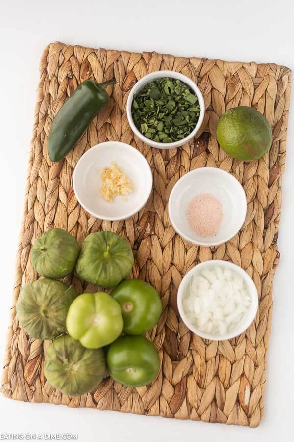 Ingredients to make homemade salsa verde 