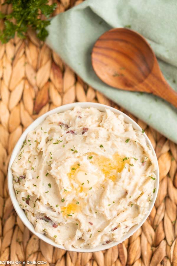 Close up image of a bowl of mashed potatoes. 