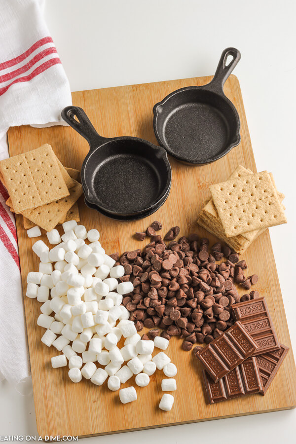 ingredients for smores dip: graham crackers, chocolate chips, marshmallows