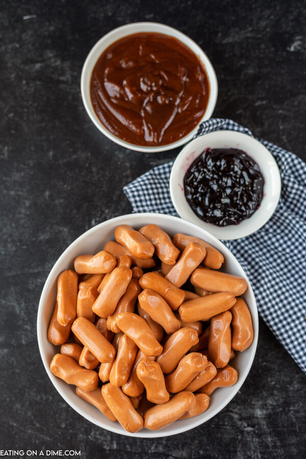 Ingredients to make this recipe: Little Smokies, grape jelly and BBQ sauce 