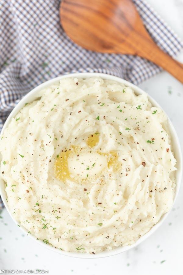 Close up image of a bowl of mashed potatoes. 