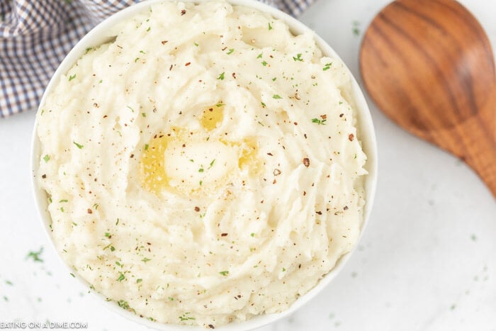 Close up image of a bowl of mashed potatoes. 