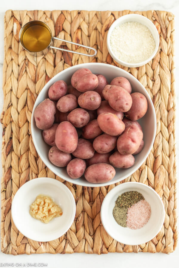 Ingredients for recipe: oil, seasonings, red potatoes.