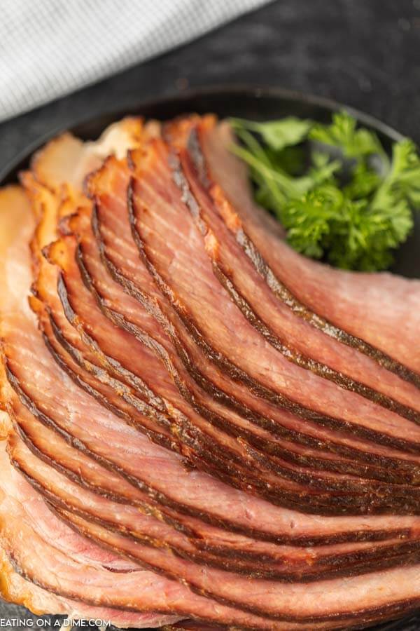 Close up image of sliced spiral ham.