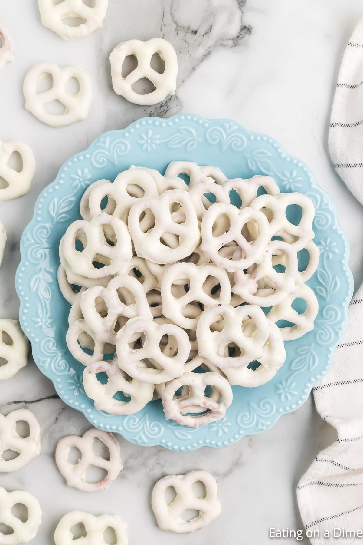 Close up image of white chocolate pretzels in a bowl