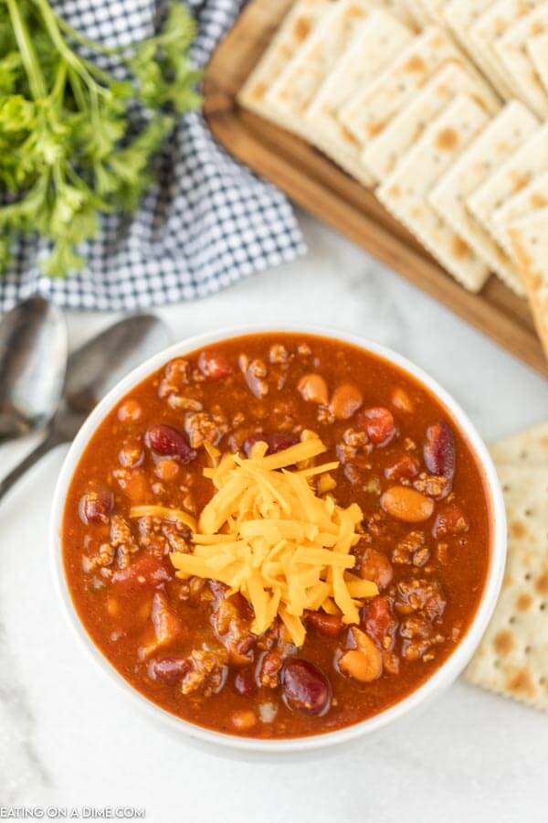 Close up image of Wendy's Chili in a white bowl with a side of crackers. 