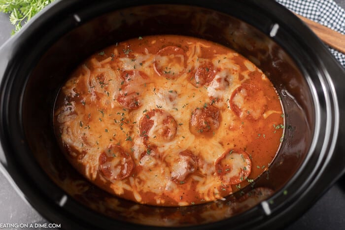 Close up image of pizza chicken in a crock pot. 