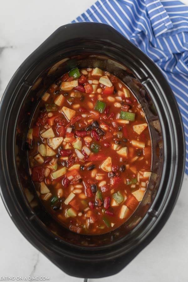 Close up image of vegetarian chili in the crock pot. 