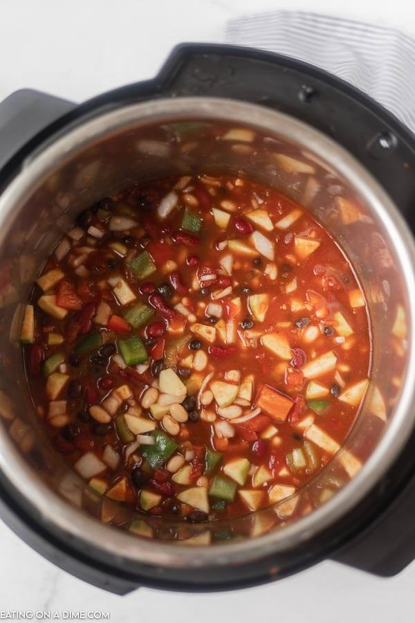 Close up image of vegetarian chili in the instant pot. 