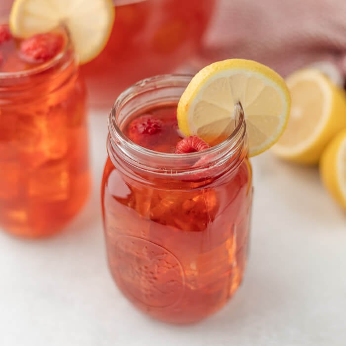 Close up image of Raspberry Ice Tea with lemon slices. 