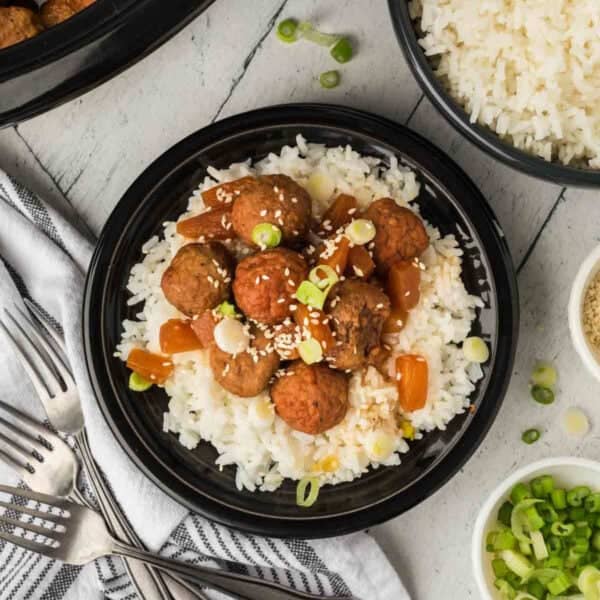 Meatballs on a white rice on a plate