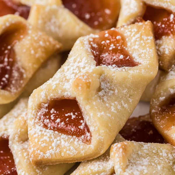 Close up image of Strawberry Pinch Cookies. 